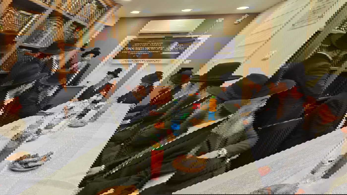 חנוכת בית הוראה בראשות הגר"מ טרגר ובהשתתפות רבני השכונה ובראשם הגרי"מ דרוק