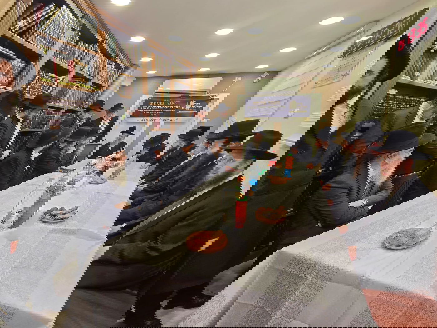 חנוכת בית הוראה בראשות הגר"מ טרגר ובהשתתפות רבני השכונה ובראשם הגרי"מ דרוק