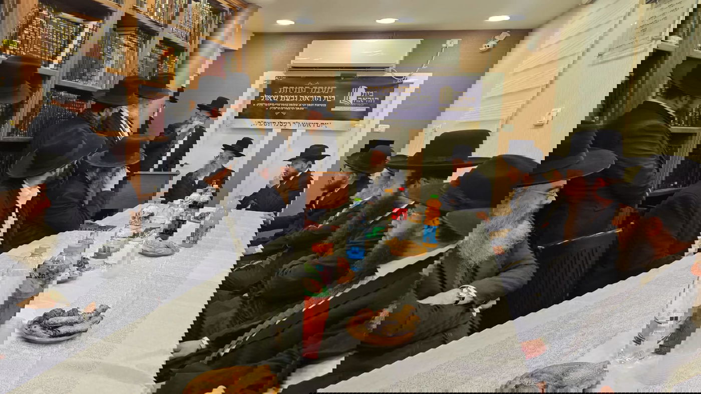 חנוכת בית הוראה בראשות הגר"מ טרגר ובהשתתפות רבני השכונה ובראשם הגרי"מ דרוק