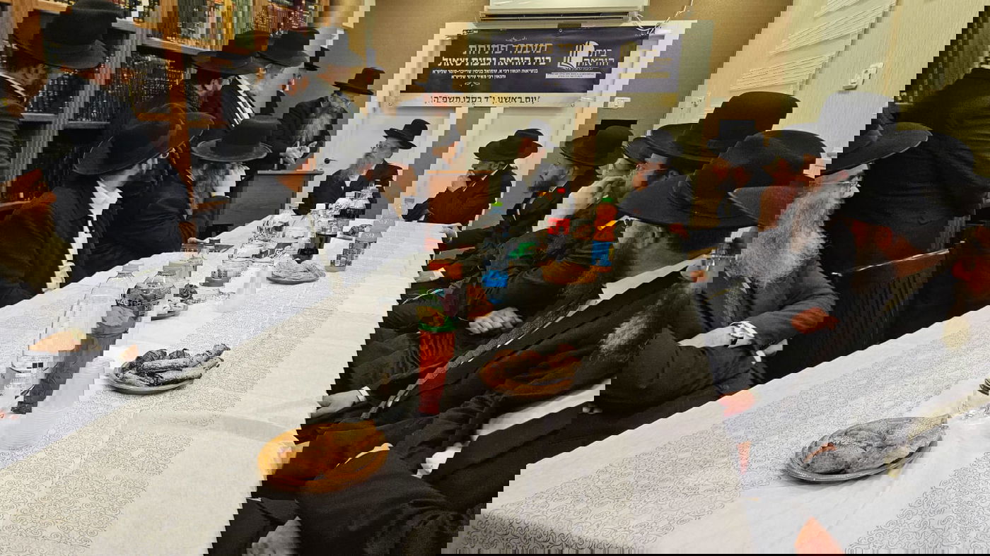 חנוכת בית הוראה בראשות הגר"מ טרגר ובהשתתפות רבני השכונה ובראשם הגרי"מ דרוק