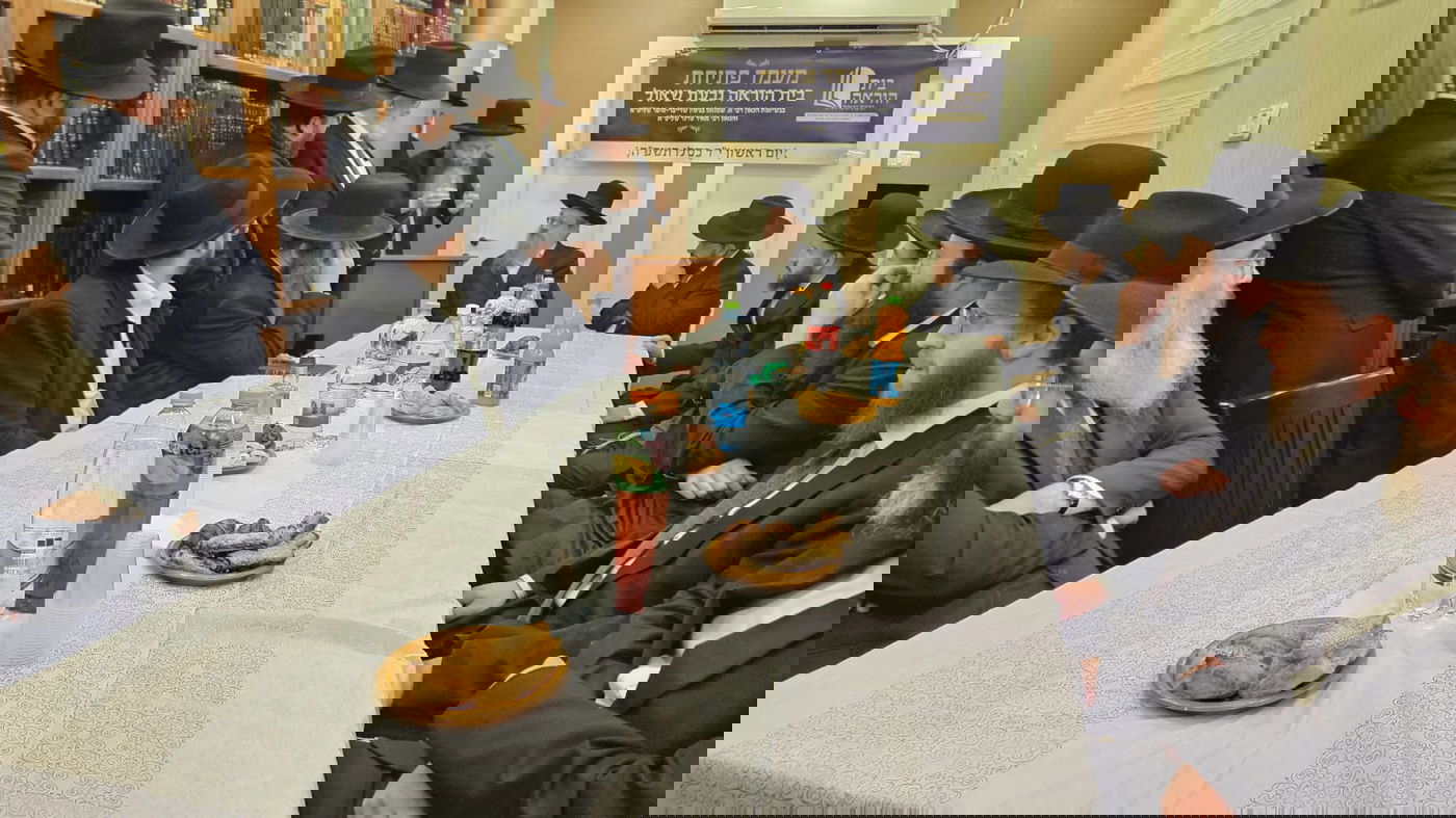 חנוכת בית הוראה בראשות הגר"מ טרגר ובהשתתפות רבני השכונה ובראשם הגרי"מ דרוק