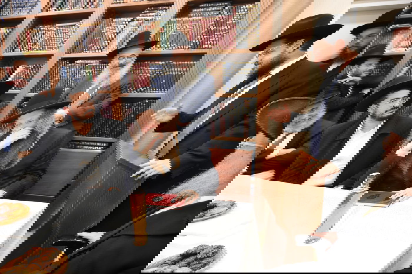 חנוכת בית הוראה בראשות הגר"מ טרגר ובהשתתפות רבני השכונה ובראשם הגרי"מ דרוק