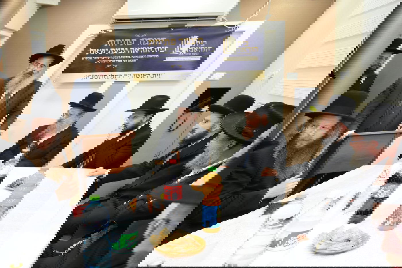 חנוכת בית הוראה בראשות הגר"מ טרגר ובהשתתפות רבני השכונה ובראשם הגרי"מ דרוק