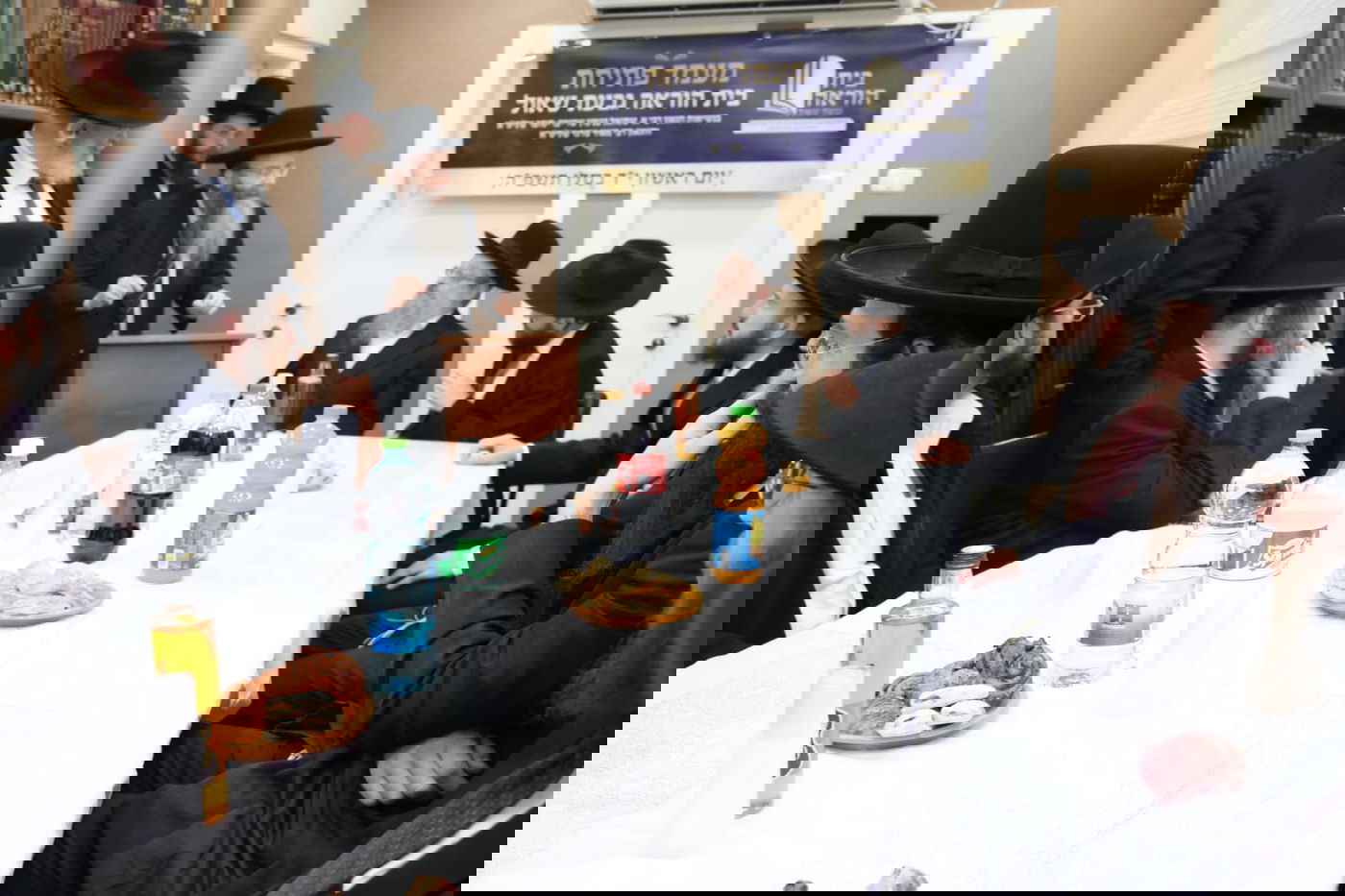 חנוכת בית הוראה בראשות הגר"מ טרגר ובהשתתפות רבני השכונה ובראשם הגרי"מ דרוק