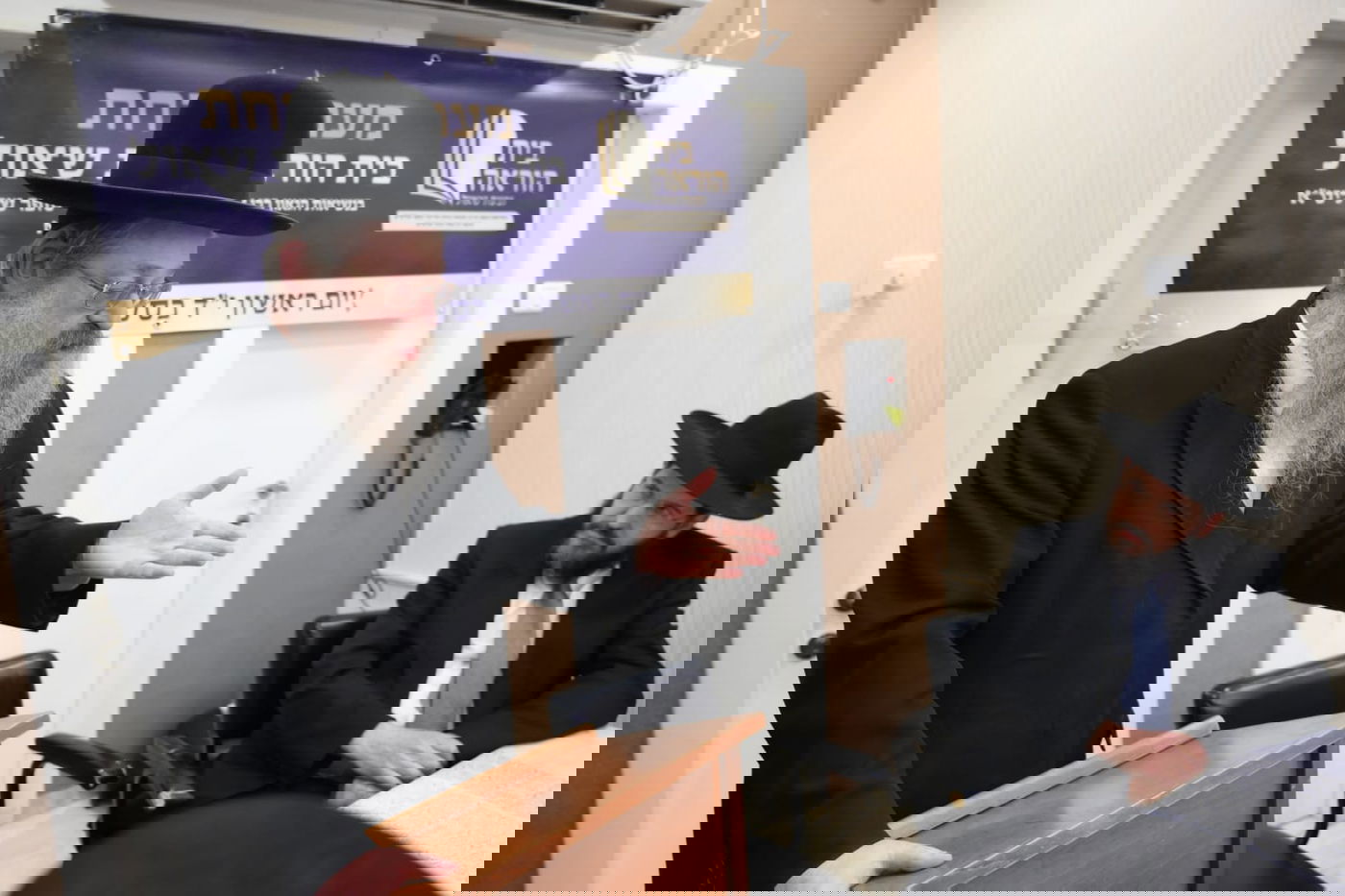 חנוכת בית הוראה בראשות הגר"מ טרגר ובהשתתפות רבני השכונה ובראשם הגרי"מ דרוק