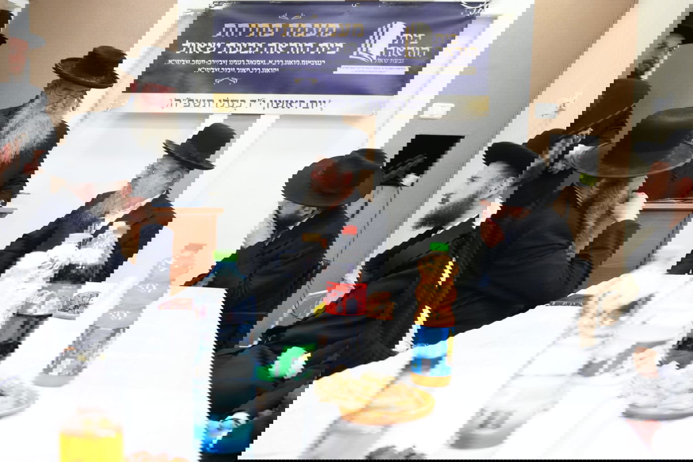 חנוכת בית הוראה בראשות הגר"מ טרגר ובהשתתפות רבני השכונה ובראשם הגרי"מ דרוק