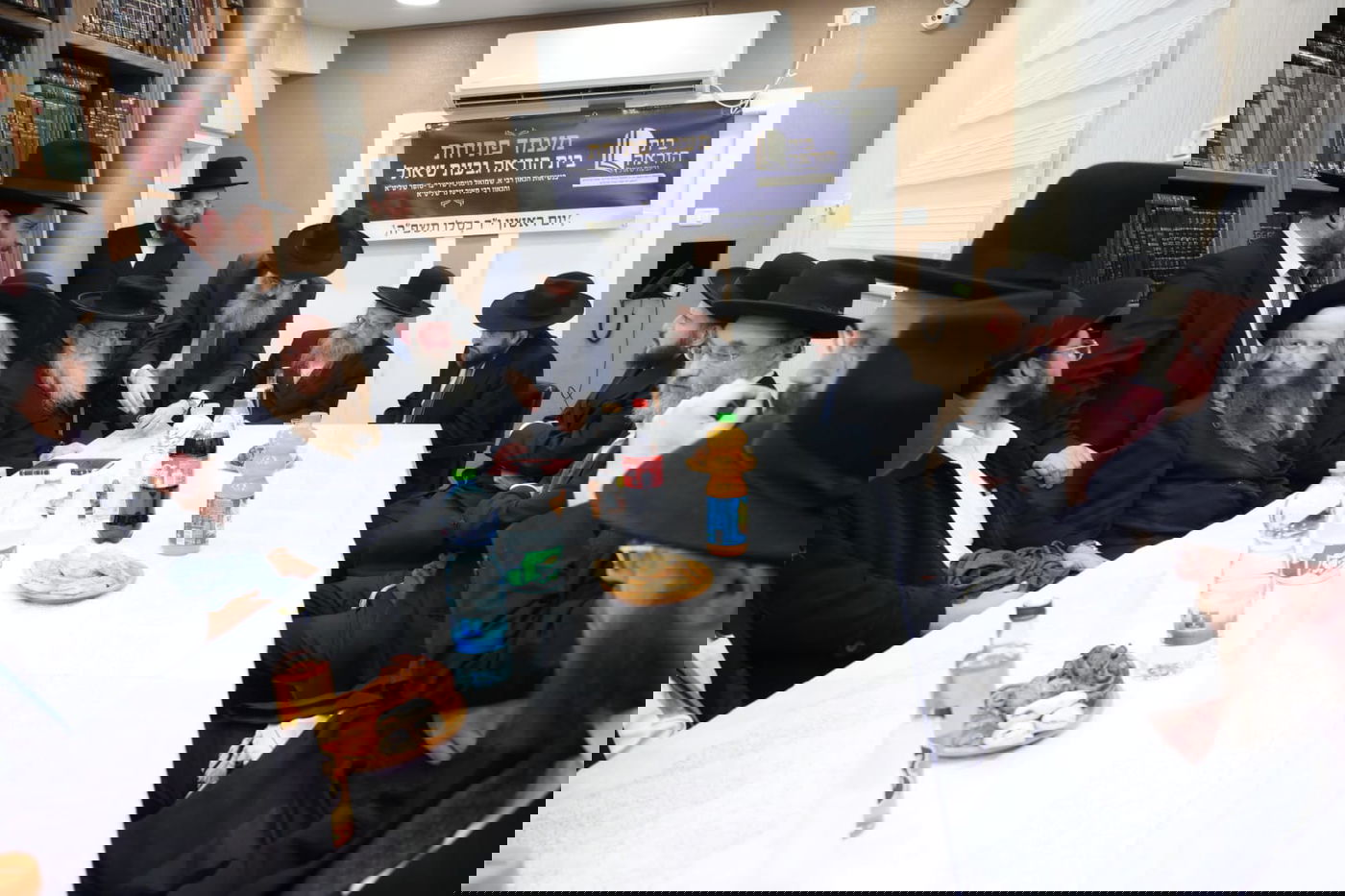 חנוכת בית הוראה בראשות הגר"מ טרגר ובהשתתפות רבני השכונה ובראשם הגרי"מ דרוק