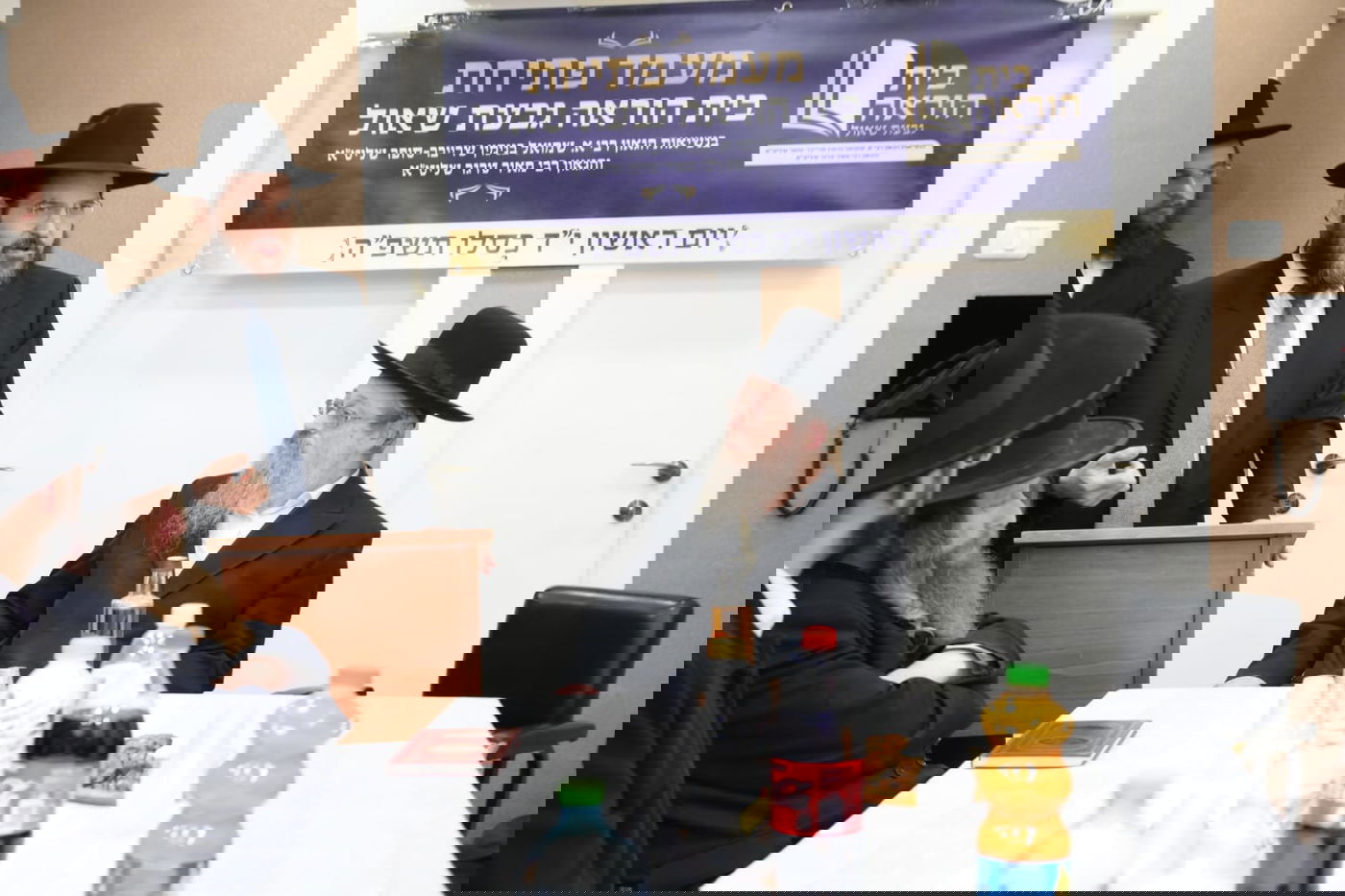 חנוכת בית הוראה בראשות הגר"מ טרגר ובהשתתפות רבני השכונה ובראשם הגרי"מ דרוק