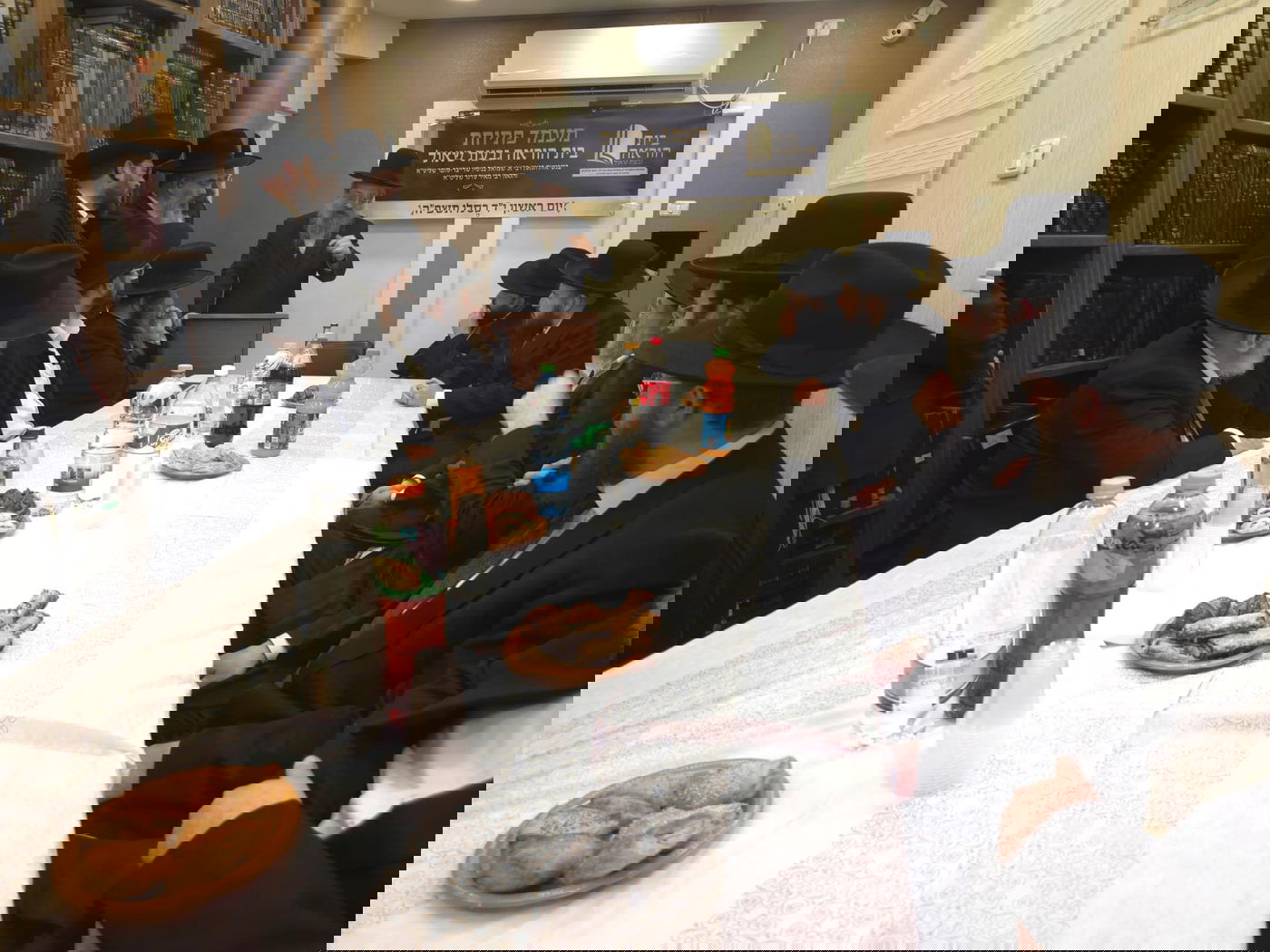 חנוכת בית הוראה בראשות הגר"מ טרגר ובהשתתפות רבני השכונה ובראשם הגרי"מ דרוק