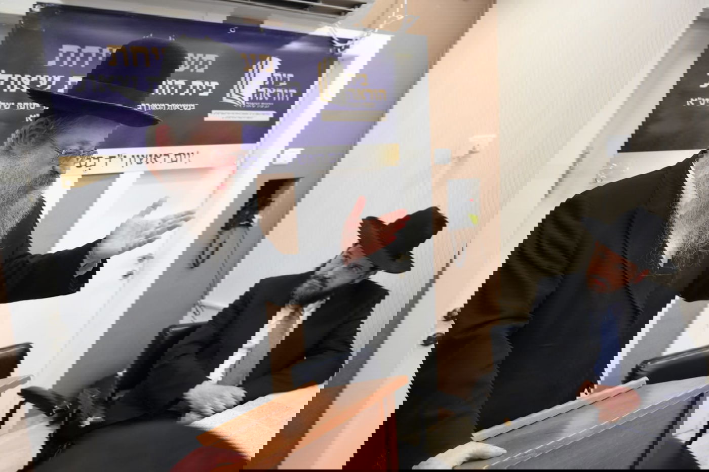 חנוכת בית הוראה בראשות הגר"מ טרגר ובהשתתפות רבני השכונה ובראשם הגרי"מ דרוק