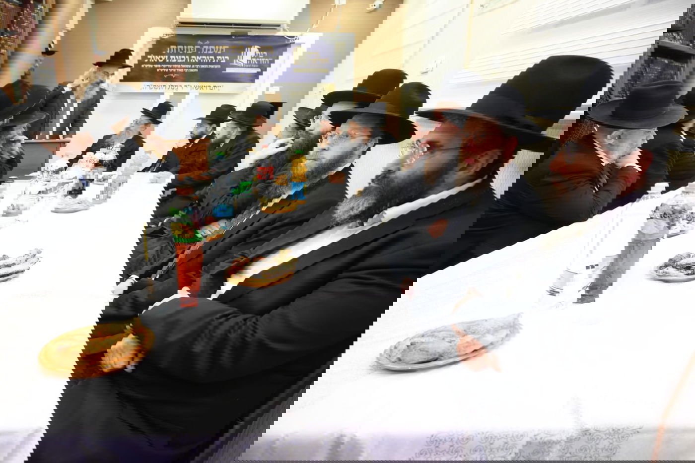 חנוכת בית הוראה בראשות הגר"מ טרגר ובהשתתפות רבני השכונה ובראשם הגרי"מ דרוק