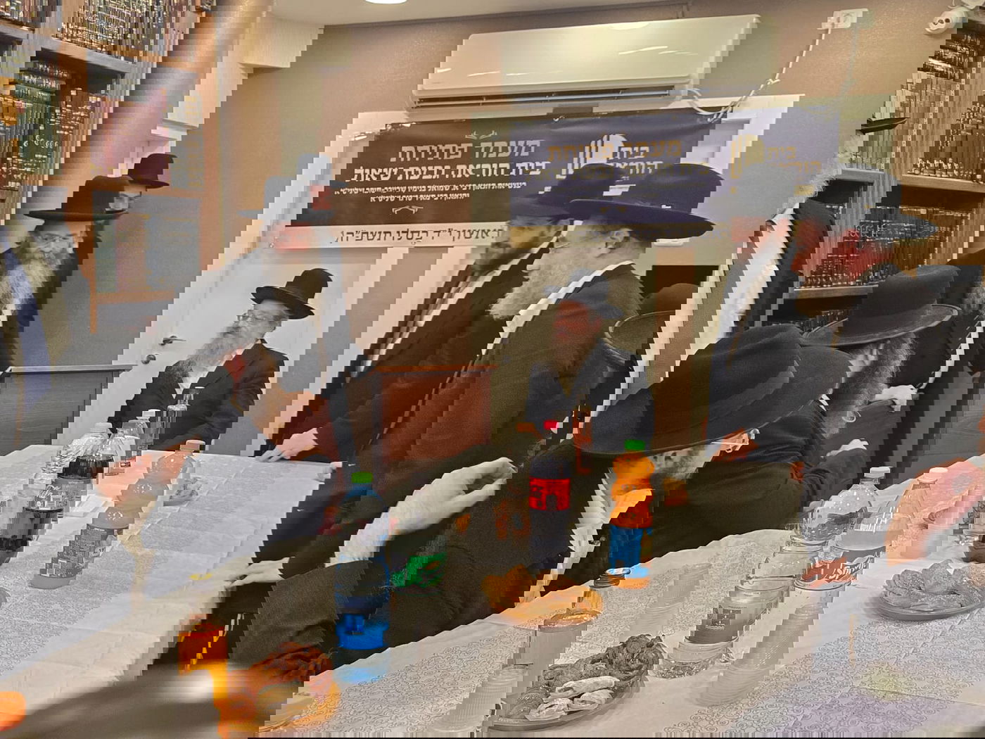 חנוכת בית הוראה בראשות הגר"מ טרגר ובהשתתפות רבני השכונה ובראשם הגרי"מ דרוק