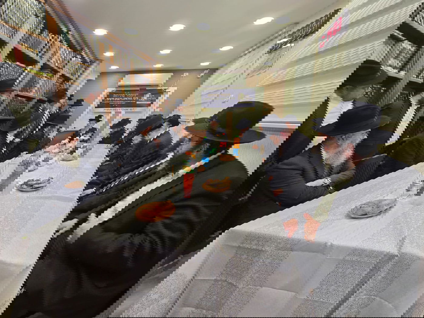 חנוכת בית הוראה בראשות הגר"מ טרגר ובהשתתפות רבני השכונה ובראשם הגרי"מ דרוק