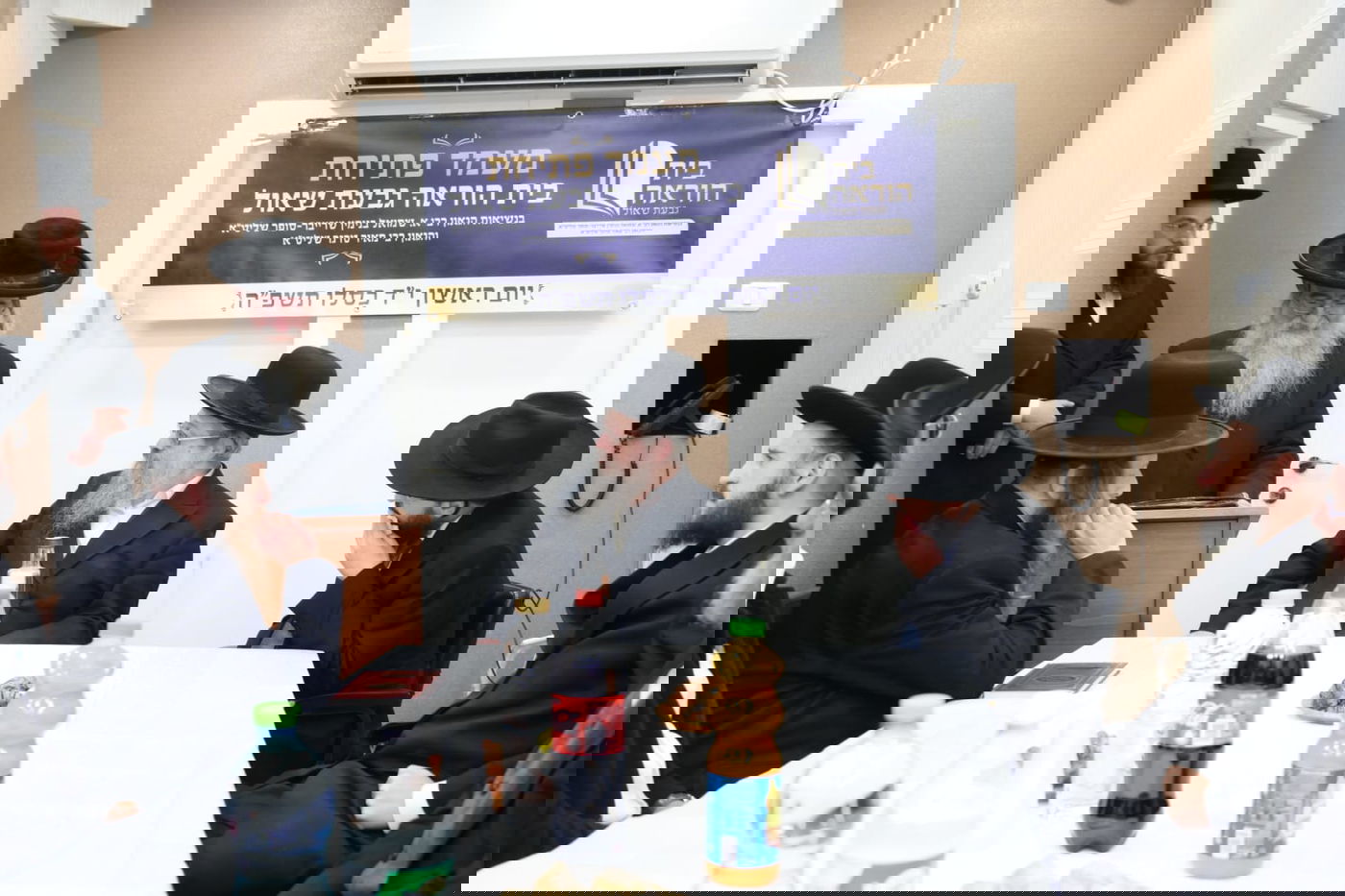 חנוכת בית הוראה בראשות הגר"מ טרגר ובהשתתפות רבני השכונה ובראשם הגרי"מ דרוק