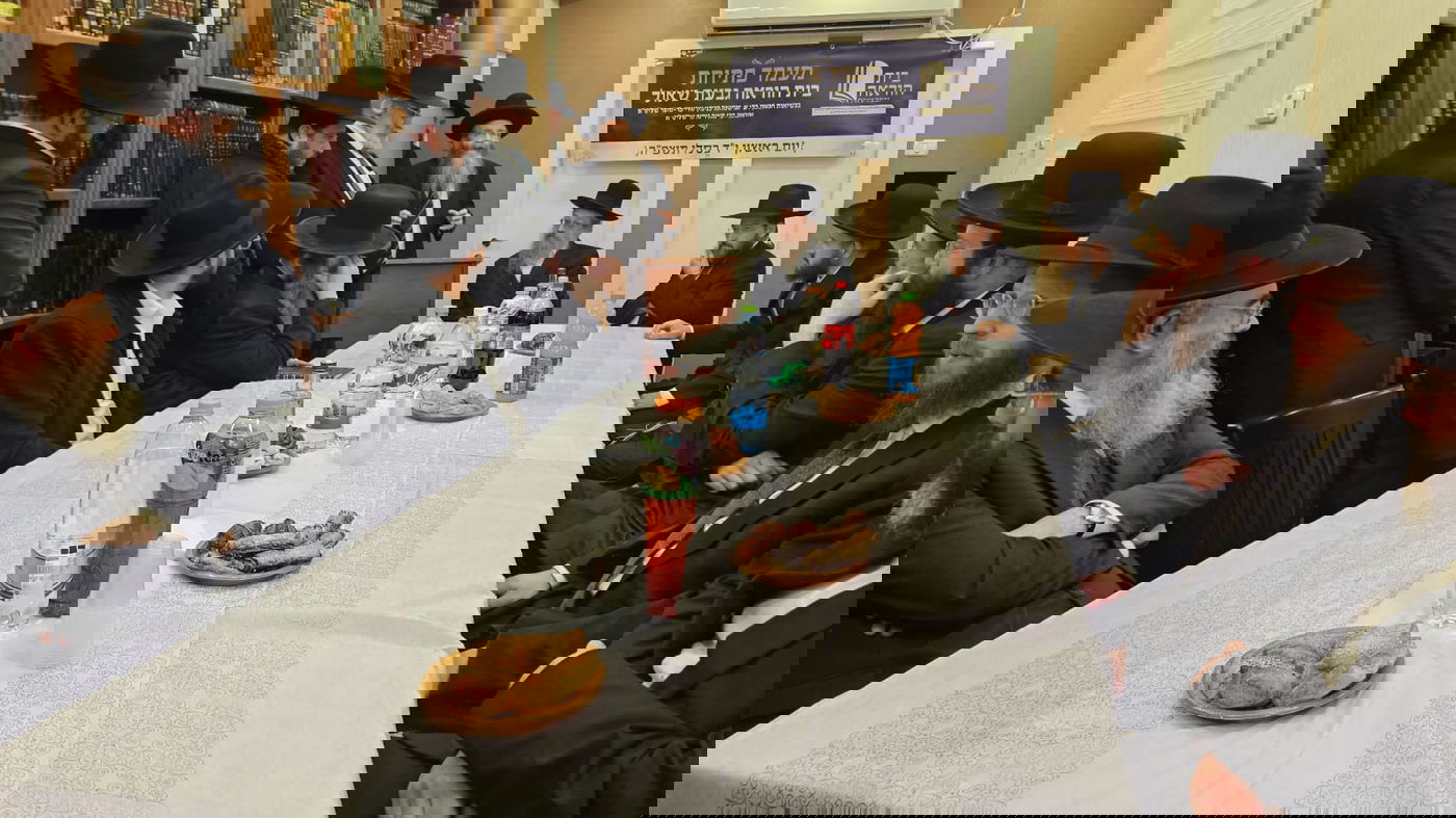 חנוכת בית הוראה בראשות הגר"מ טרגר ובהשתתפות רבני השכונה ובראשם הגרי"מ דרוק