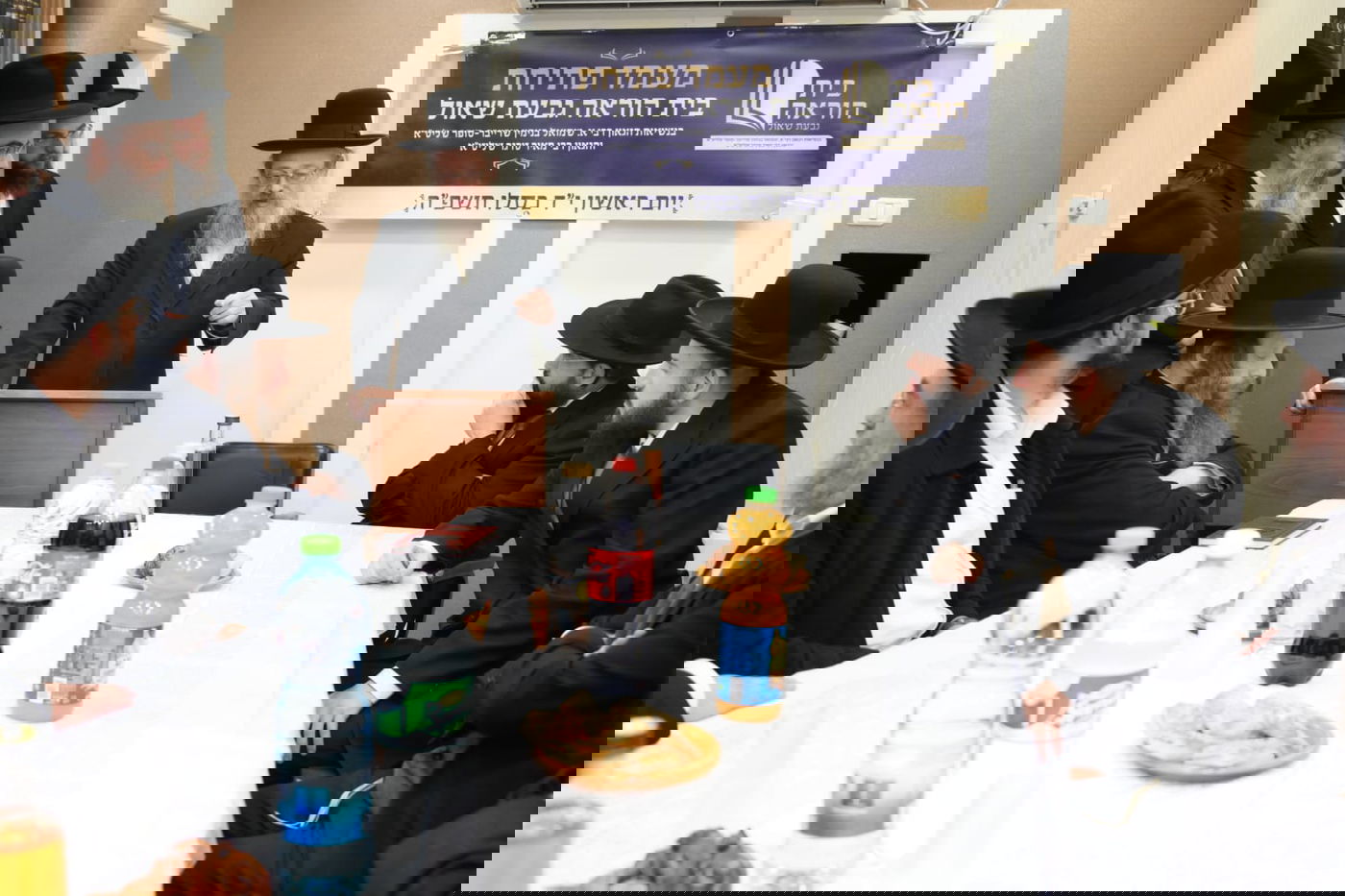 חנוכת בית הוראה בראשות הגר"מ טרגר ובהשתתפות רבני השכונה ובראשם הגרי"מ דרוק