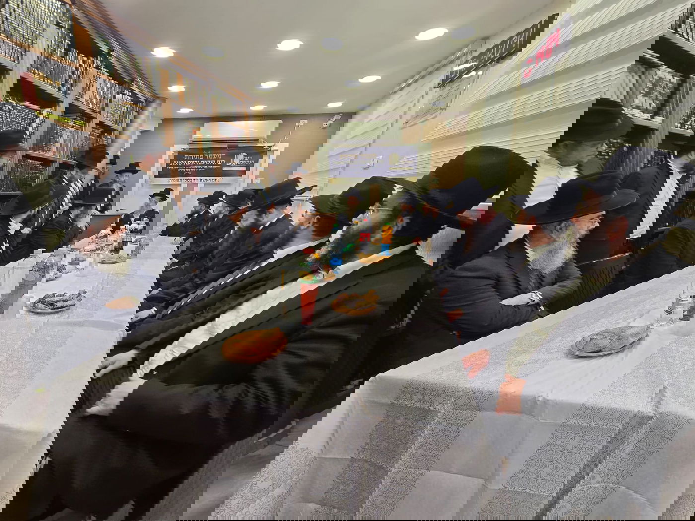 חנוכת בית הוראה בראשות הגר"מ טרגר ובהשתתפות רבני השכונה ובראשם הגרי"מ דרוק