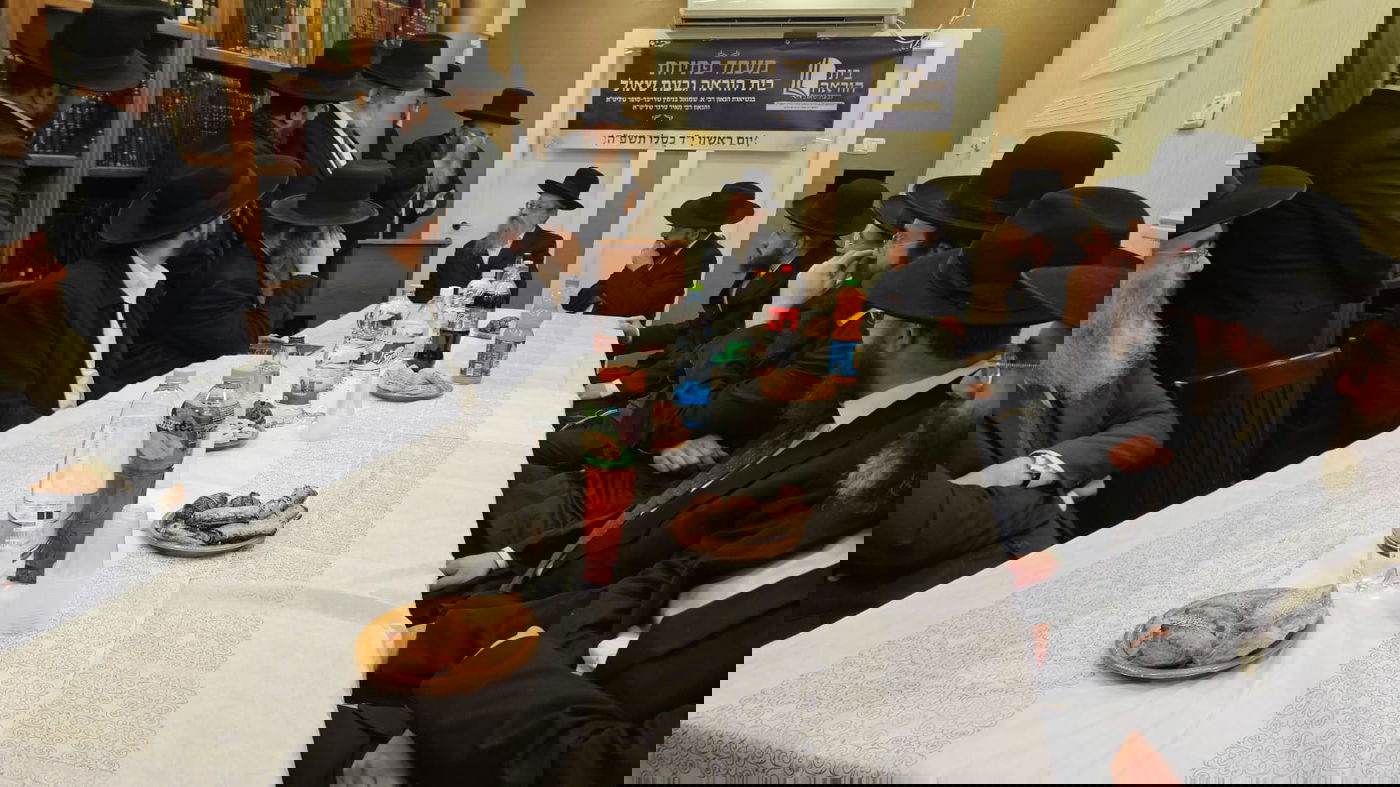 חנוכת בית הוראה בראשות הגר"מ טרגר ובהשתתפות רבני השכונה ובראשם הגרי"מ דרוק