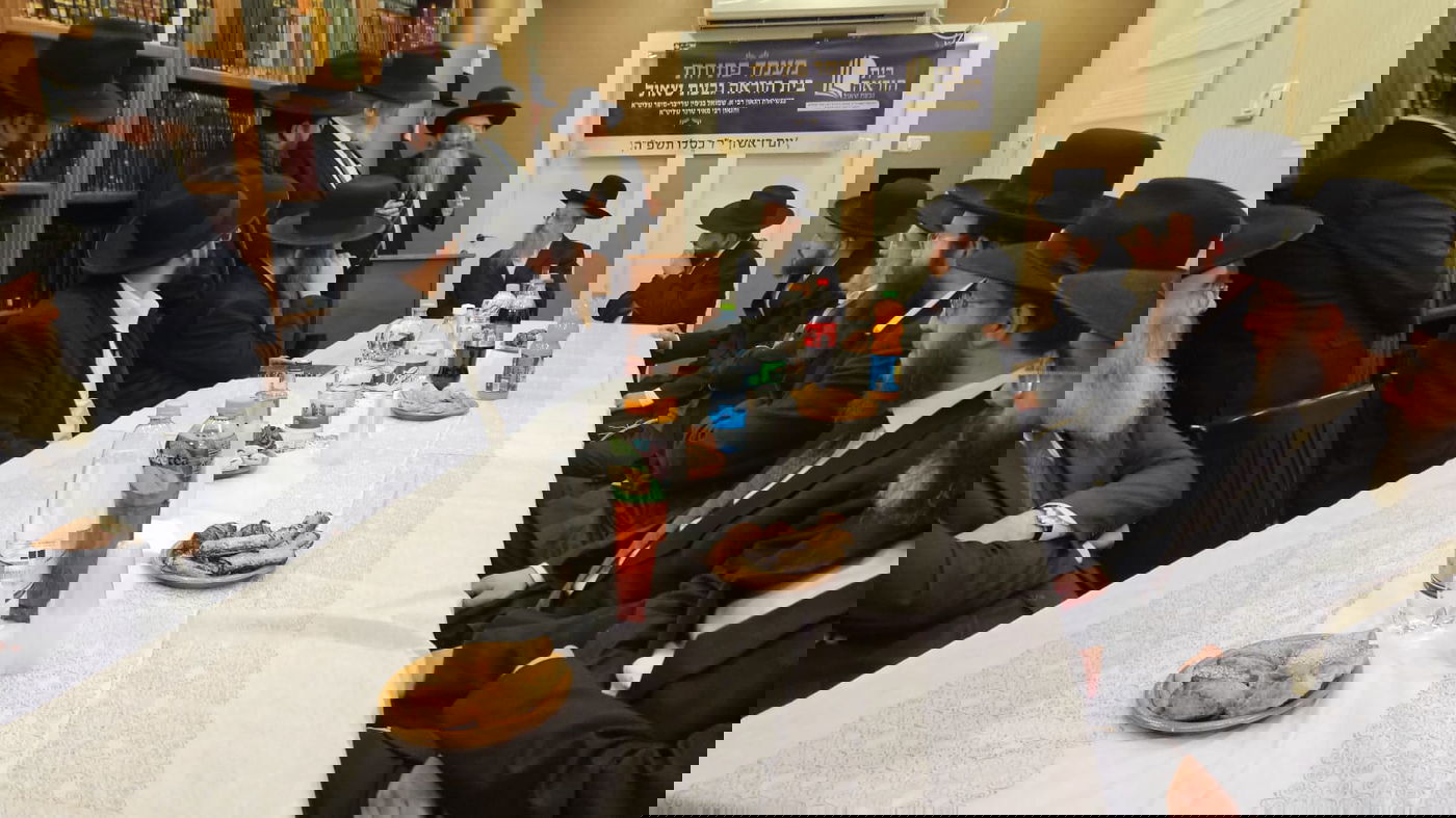 חנוכת בית הוראה בראשות הגר"מ טרגר ובהשתתפות רבני השכונה ובראשם הגרי"מ דרוק