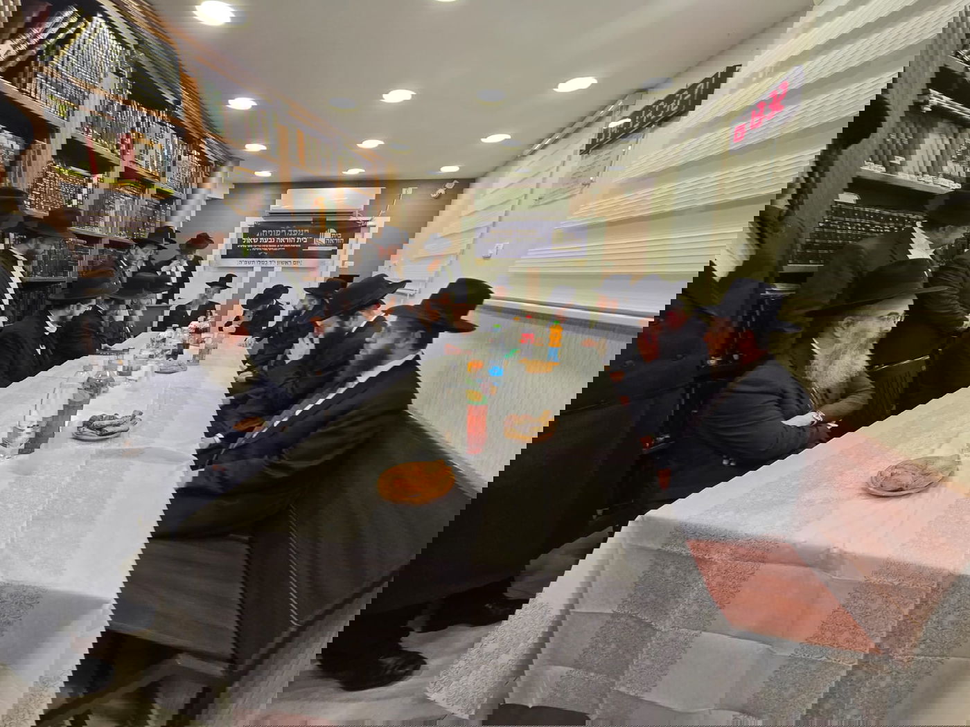 חנוכת בית הוראה בראשות הגר"מ טרגר ובהשתתפות רבני השכונה ובראשם הגרי"מ דרוק