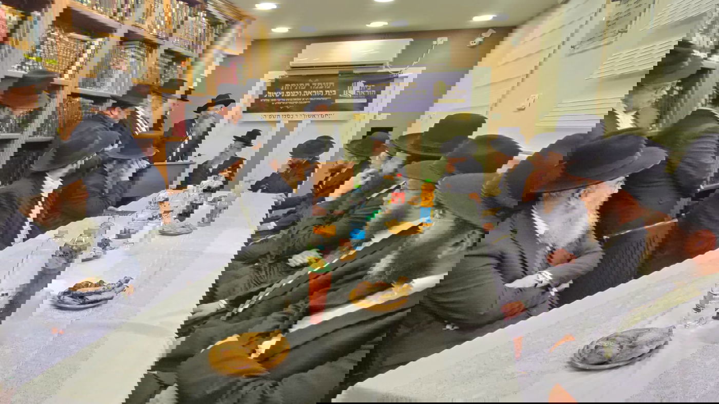 חנוכת בית הוראה בראשות הגר"מ טרגר ובהשתתפות רבני השכונה ובראשם הגרי"מ דרוק