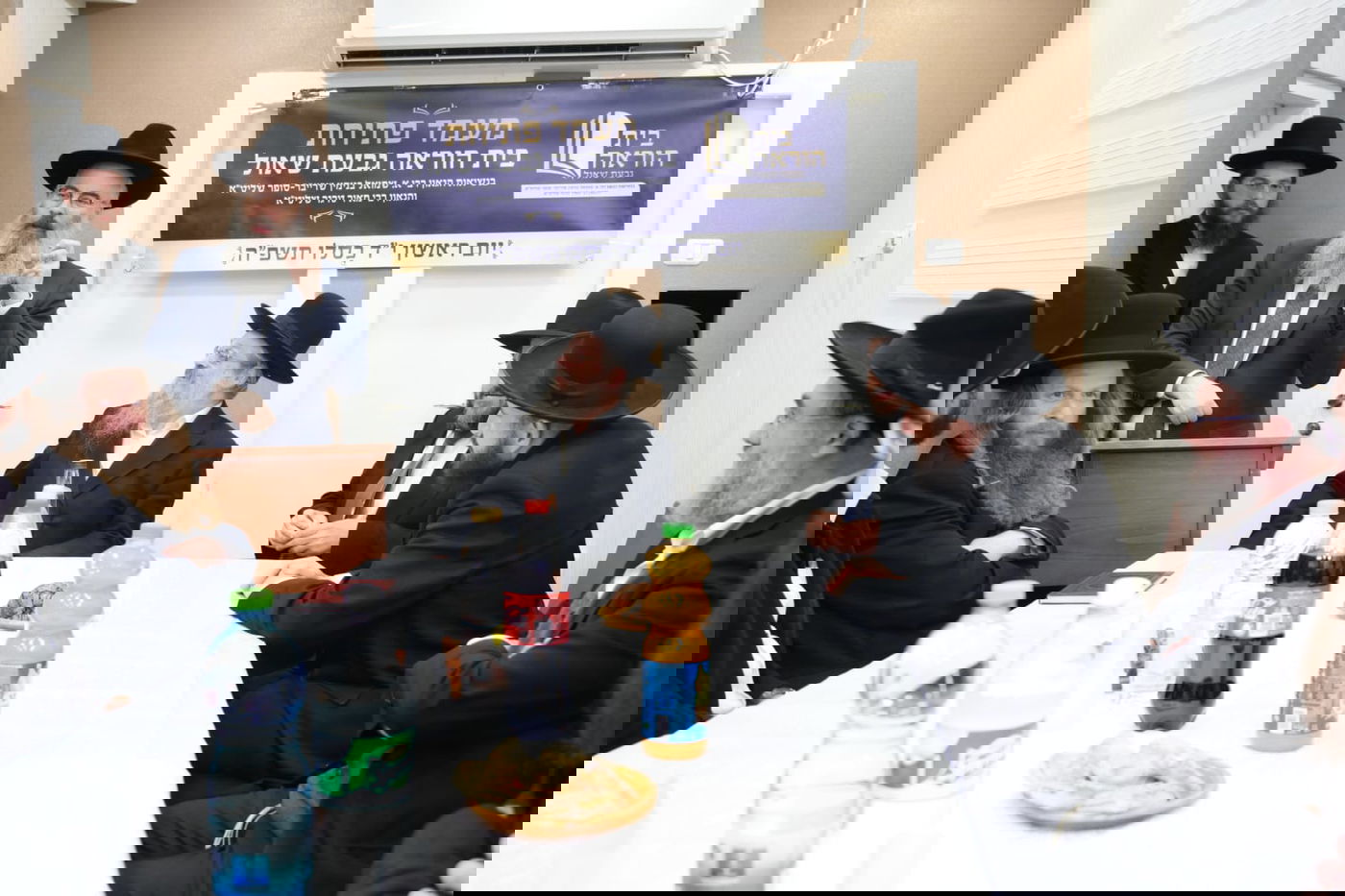 חנוכת בית הוראה בראשות הגר"מ טרגר ובהשתתפות רבני השכונה ובראשם הגרי"מ דרוק