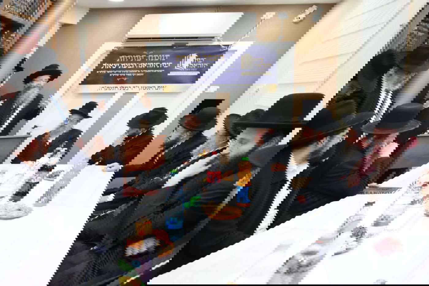 חנוכת בית הוראה בראשות הגר"מ טרגר ובהשתתפות רבני השכונה ובראשם הגרי"מ דרוק