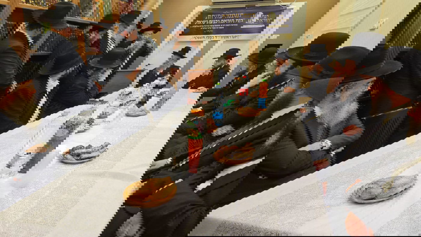 חנוכת בית הוראה בראשות הגר"מ טרגר ובהשתתפות רבני השכונה ובראשם הגרי"מ דרוק