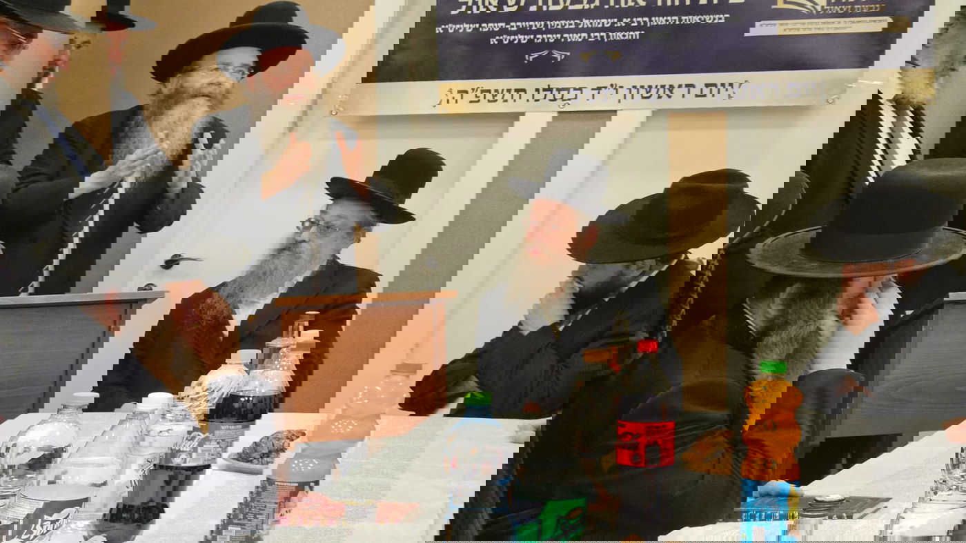 חנוכת בית הוראה בראשות הגר"מ טרגר ובהשתתפות רבני השכונה ובראשם הגרי"מ דרוק