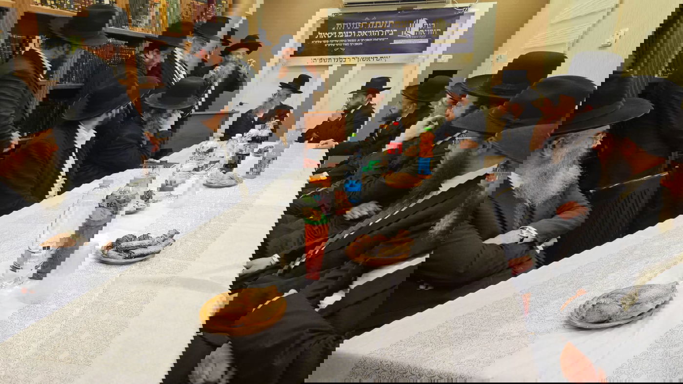 חנוכת בית הוראה בראשות הגר"מ טרגר ובהשתתפות רבני השכונה ובראשם הגרי"מ דרוק