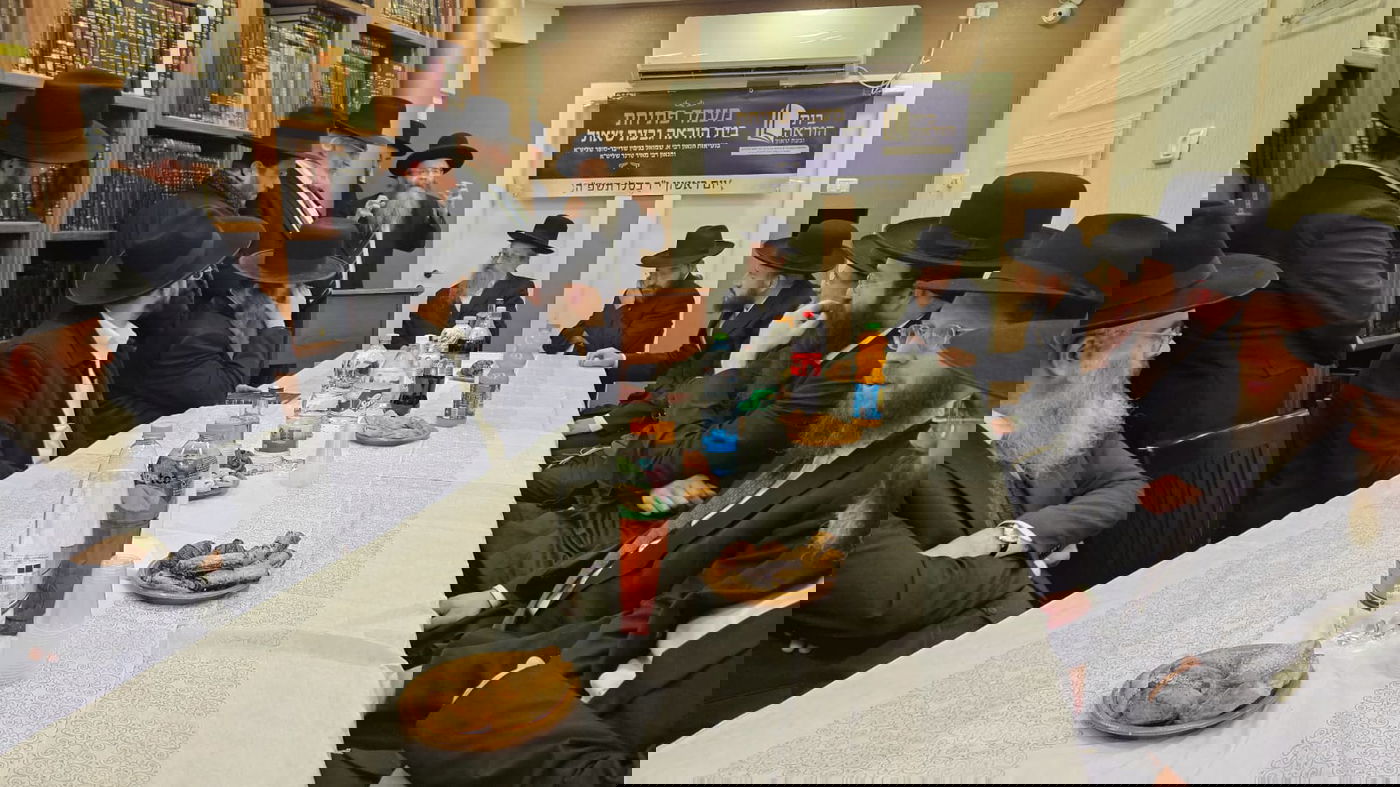 חנוכת בית הוראה בראשות הגר"מ טרגר ובהשתתפות רבני השכונה ובראשם הגרי"מ דרוק