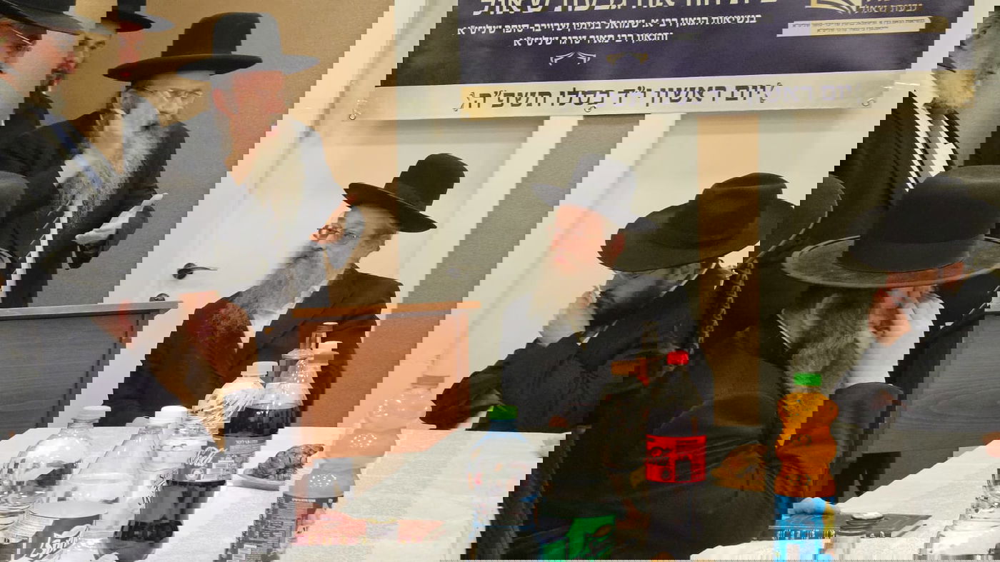 חנוכת בית הוראה בראשות הגר"מ טרגר ובהשתתפות רבני השכונה ובראשם הגרי"מ דרוק