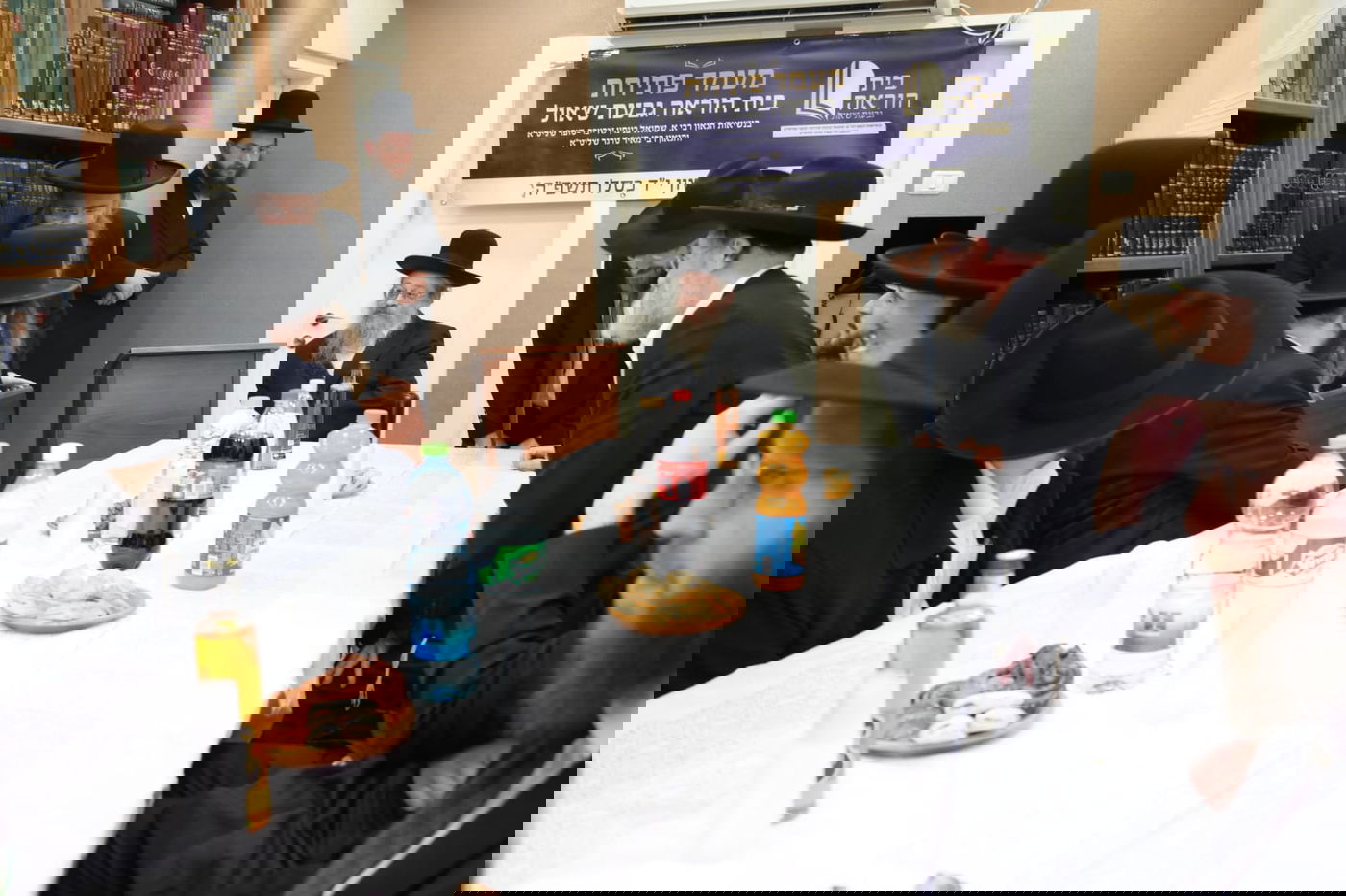 חנוכת בית הוראה בראשות הגר"מ טרגר ובהשתתפות רבני השכונה ובראשם הגרי"מ דרוק