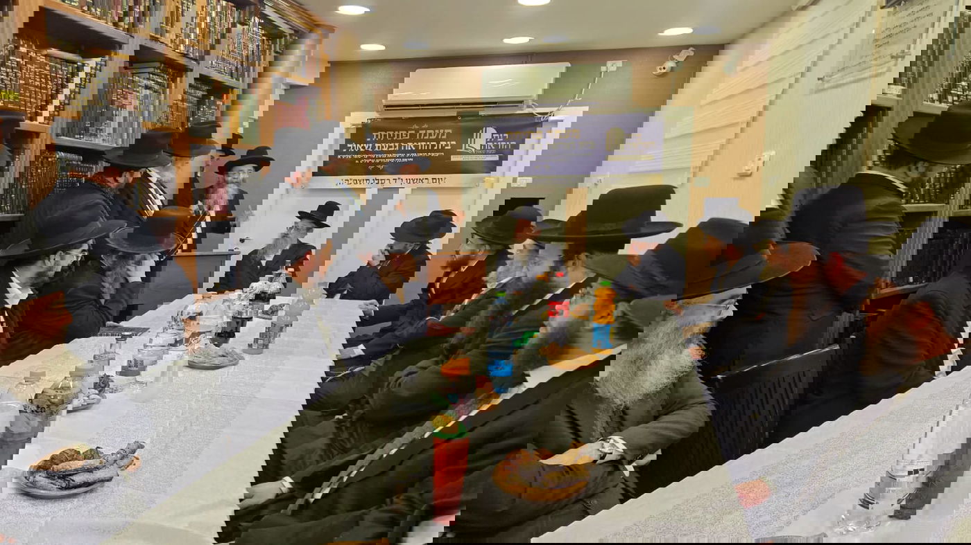 חנוכת בית הוראה בראשות הגר"מ טרגר ובהשתתפות רבני השכונה ובראשם הגרי"מ דרוק