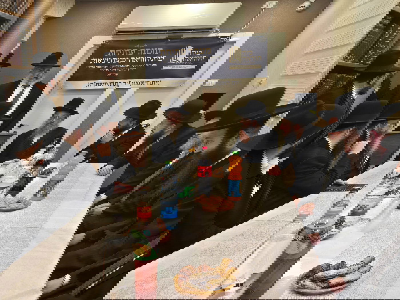 חנוכת בית הוראה בראשות הגר"מ טרגר ובהשתתפות רבני השכונה ובראשם הגרי"מ דרוק