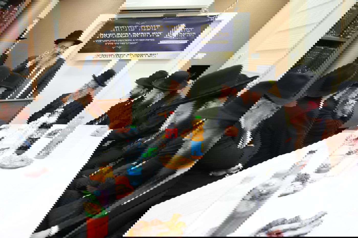 חנוכת בית הוראה בראשות הגר"מ טרגר ובהשתתפות רבני השכונה ובראשם הגרי"מ דרוק