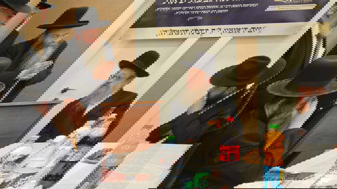 חנוכת בית הוראה בראשות הגר"מ טרגר ובהשתתפות רבני השכונה ובראשם הגרי"מ דרוק