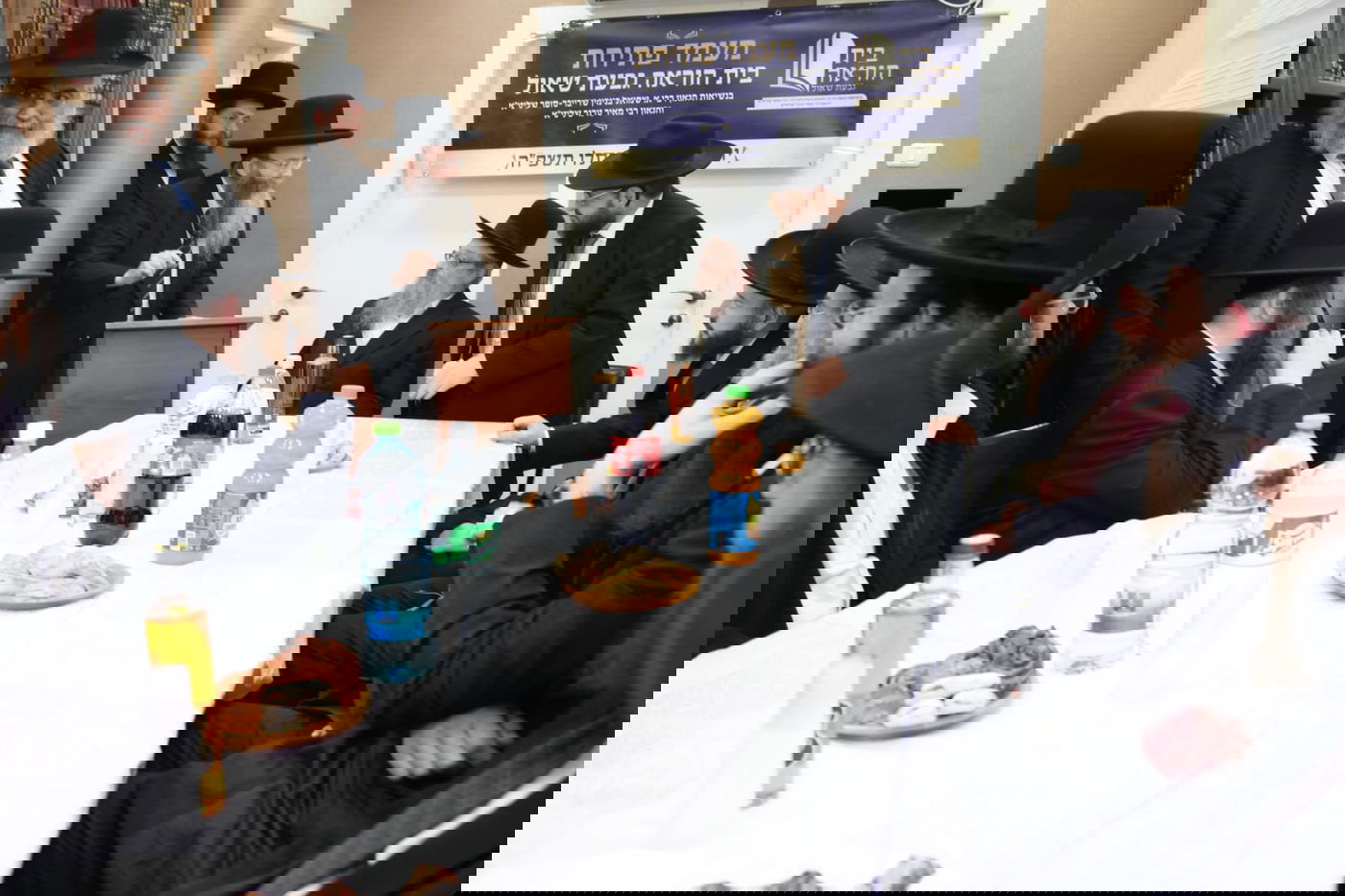 חנוכת בית הוראה בראשות הגר"מ טרגר ובהשתתפות רבני השכונה ובראשם הגרי"מ דרוק