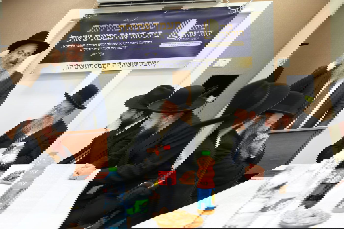 חנוכת בית הוראה בראשות הגר"מ טרגר ובהשתתפות רבני השכונה ובראשם הגרי"מ דרוק