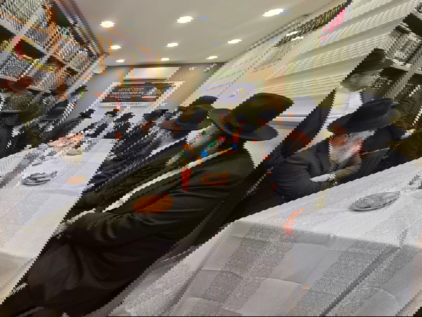 חנוכת בית הוראה בראשות הגר"מ טרגר ובהשתתפות רבני השכונה ובראשם הגרי"מ דרוק