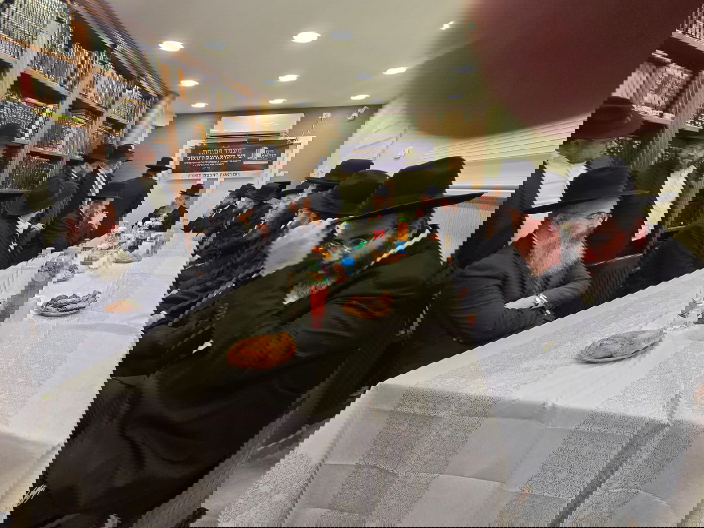 חנוכת בית הוראה בראשות הגר"מ טרגר ובהשתתפות רבני השכונה ובראשם הגרי"מ דרוק