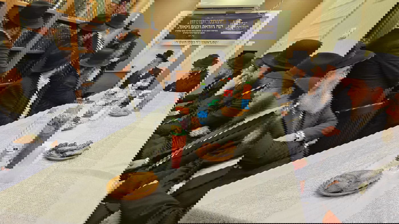 חנוכת בית הוראה בראשות הגר"מ טרגר ובהשתתפות רבני השכונה ובראשם הגרי"מ דרוק