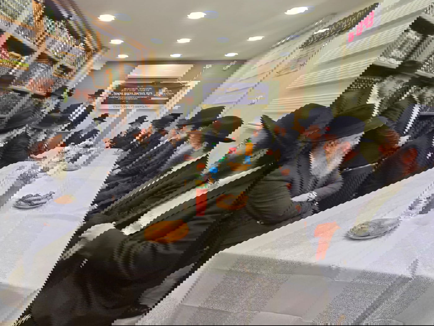 חנוכת בית הוראה בראשות הגר"מ טרגר ובהשתתפות רבני השכונה ובראשם הגרי"מ דרוק