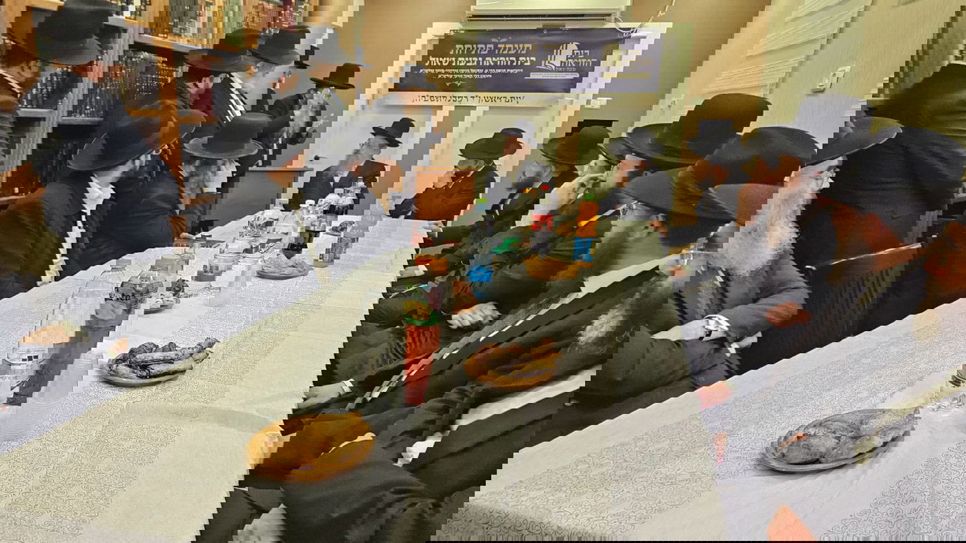 חנוכת בית הוראה בראשות הגר"מ טרגר ובהשתתפות רבני השכונה ובראשם הגרי"מ דרוק