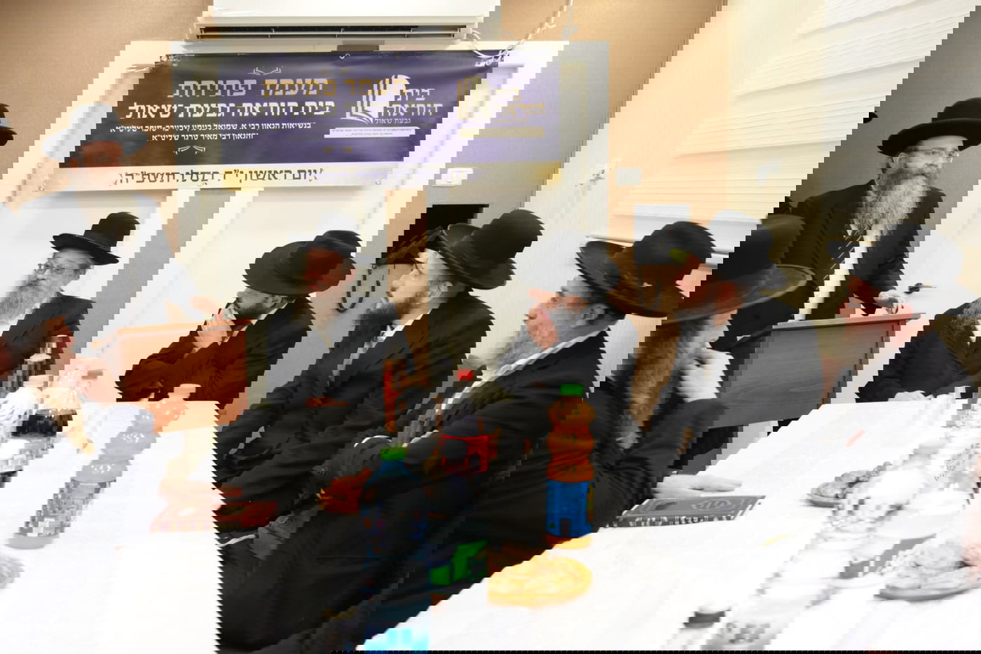 חנוכת בית הוראה בראשות הגר"מ טרגר ובהשתתפות רבני השכונה ובראשם הגרי"מ דרוק