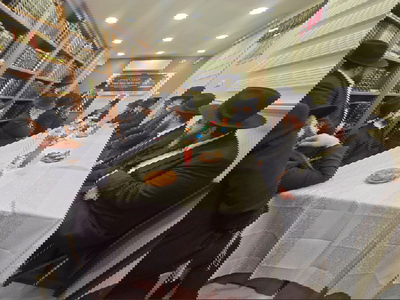 חנוכת בית הוראה בראשות הגר"מ טרגר ובהשתתפות רבני השכונה ובראשם הגרי"מ דרוק