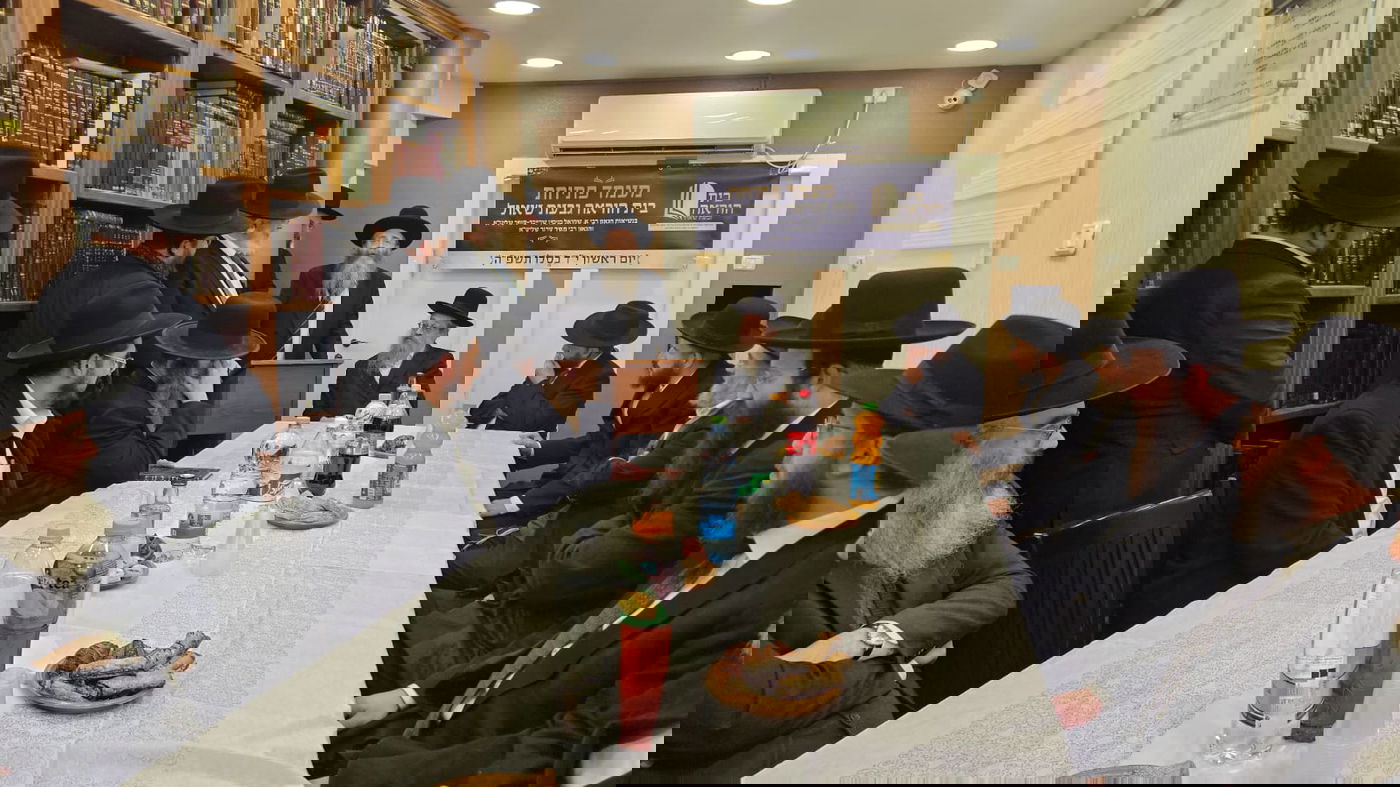 חנוכת בית הוראה בראשות הגר"מ טרגר ובהשתתפות רבני השכונה ובראשם הגרי"מ דרוק