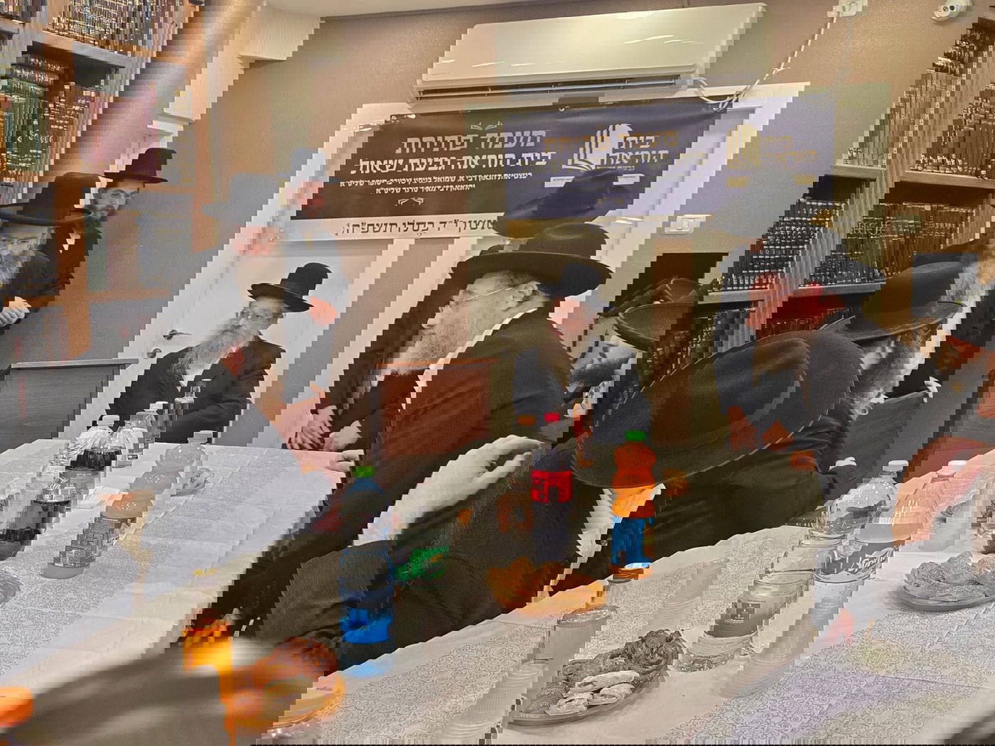 חנוכת בית הוראה בראשות הגר"מ טרגר ובהשתתפות רבני השכונה ובראשם הגרי"מ דרוק