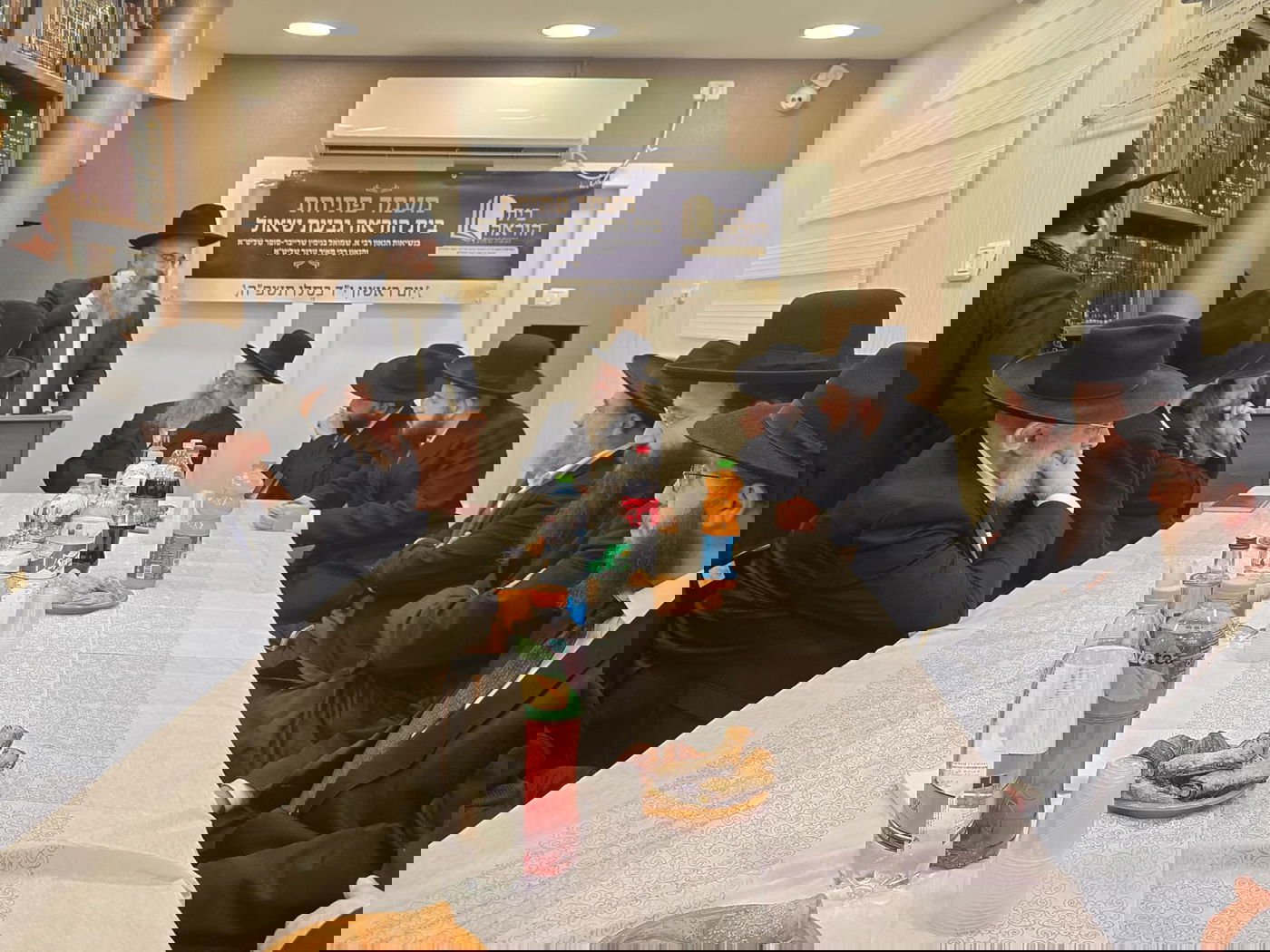 חנוכת בית הוראה בראשות הגר"מ טרגר ובהשתתפות רבני השכונה ובראשם הגרי"מ דרוק