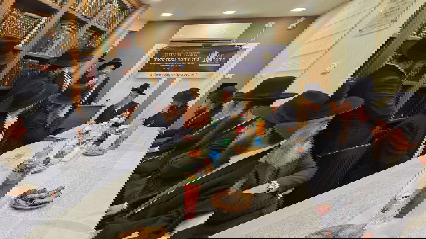 חנוכת בית הוראה בראשות הגר"מ טרגר ובהשתתפות רבני השכונה ובראשם הגרי"מ דרוק